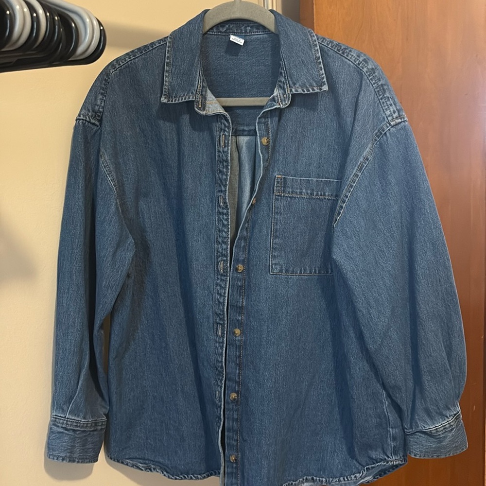 Women’s chambray shirt. Size medium.